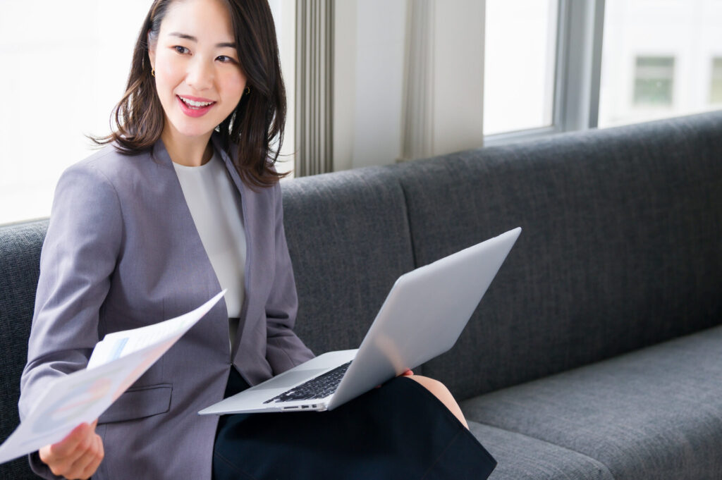 働き方に悩みを抱える女性社員