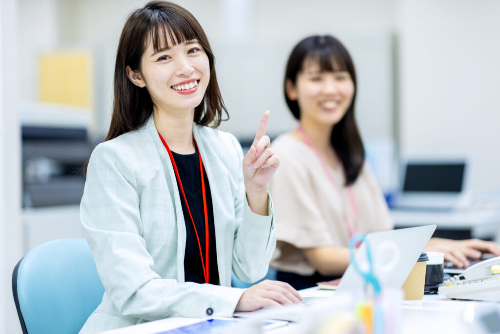 キャリアコーチと対話する30代女性。やりたくないことを削ぎ落とすアプローチ。キャリアコーチングCalmee(カーミー)の寄り添うキャリア相談風景